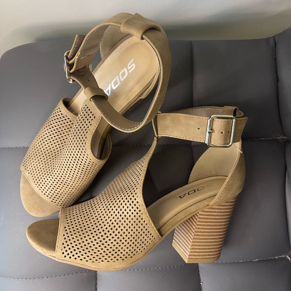 Soda Cutout Heel Sandals - Picture 2 of 5